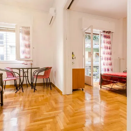 Petaluda House 3 Гостевой дом Афины