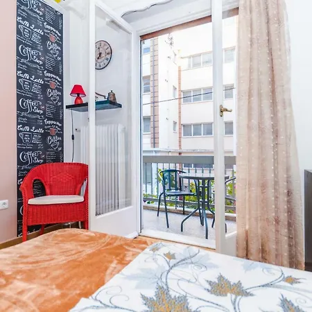 Petaluda House 3 Гостевой дом Афины