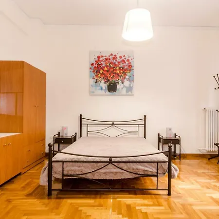 Petaluda House 3 *